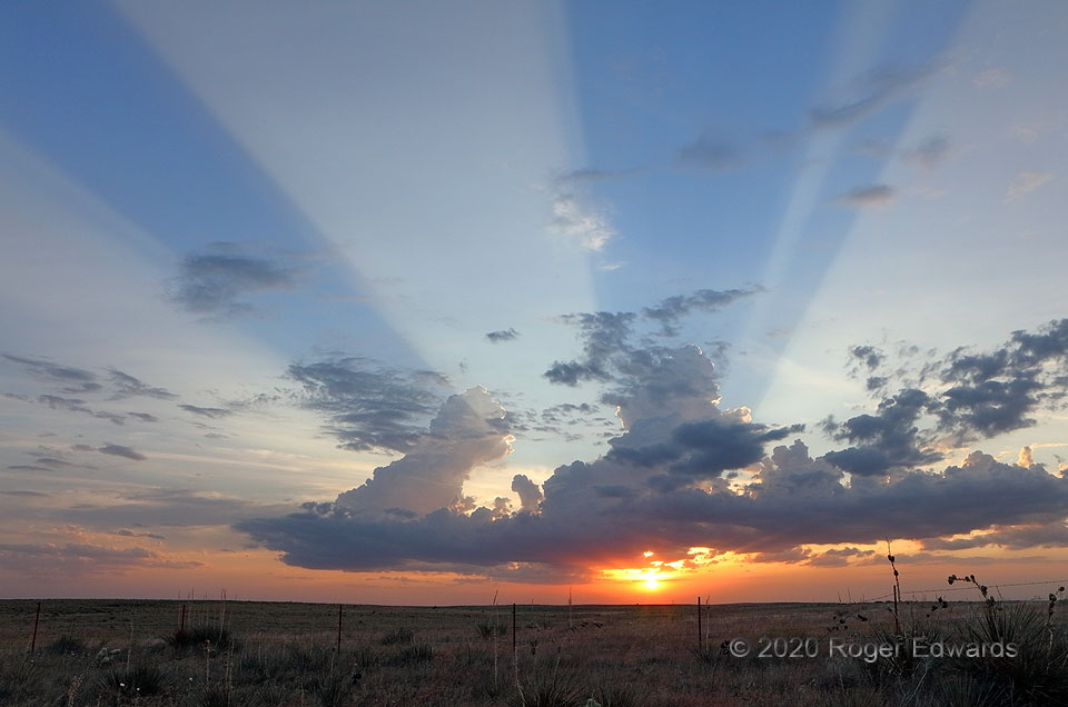 High Plains Rays (crepusculars near sunset)