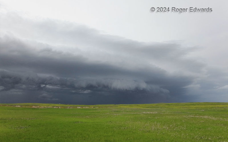 Arcus over Badlands Grasslands