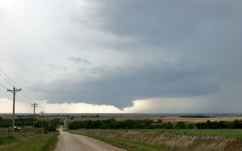 Organizing Supercell with Wall Cloud