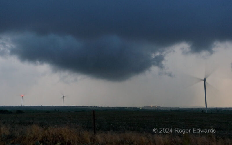 Mesocyclonic Winds: Twilight Tracers